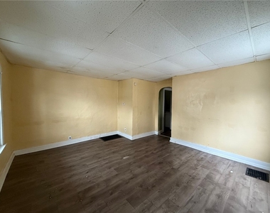 306 Laredo St - Photo Thumbnail 1
