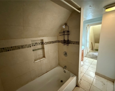 306 Laredo St - Photo Thumbnail 7