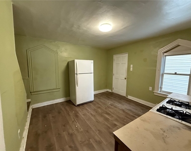 306 Laredo St - Photo Thumbnail 3