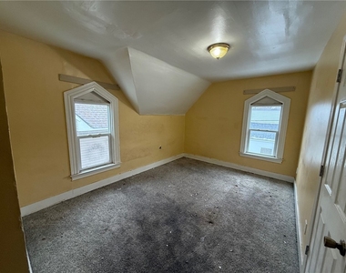 306 Laredo St - Photo Thumbnail 4
