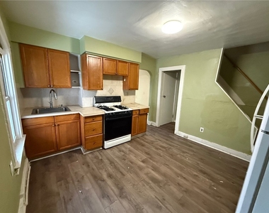 306 Laredo St - Photo Thumbnail 2