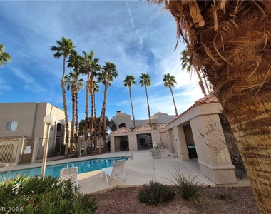 6885 Tamarus Street - Photo Thumbnail 5