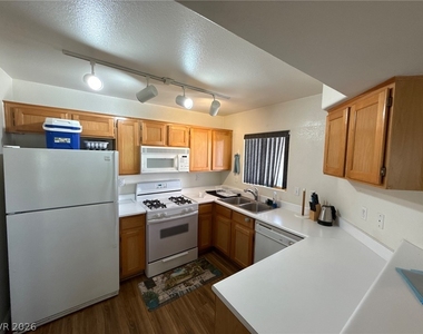 4555 E Sahara Avenue - Photo Thumbnail 6