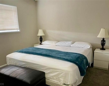 6401 Evergreen Avenue - Photo Thumbnail 7