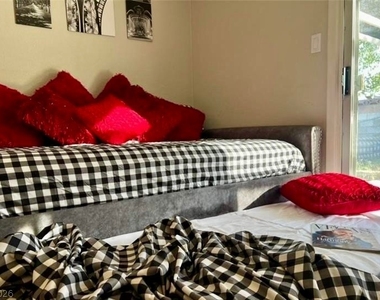 6401 Evergreen Avenue - Photo Thumbnail 5