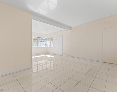 2204 S 15th Street - Photo Thumbnail 4