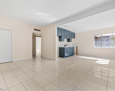 2204 S 15th Street - Photo Thumbnail 5