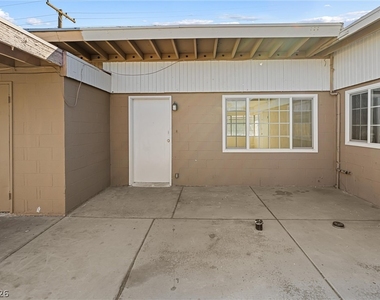 2204 S 15th Street - Photo Thumbnail 3