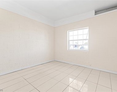 2204 S 15th Street - Photo Thumbnail 9