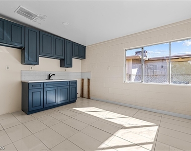 2204 S 15th Street - Photo Thumbnail 7