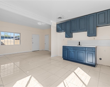 2204 S 15th Street - Photo Thumbnail 8