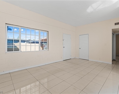 2204 S 15th Street - Photo Thumbnail 6