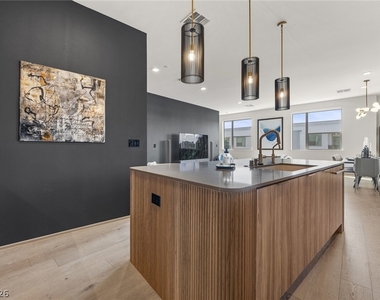 8475 Michael Cherry Avenue - Photo Thumbnail 15