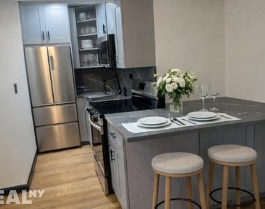 East 58th Street - Photo Thumbnail 1