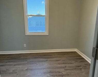 40 Bay Shore Drive - Photo Thumbnail 2