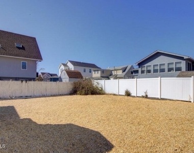 40 Bay Shore Drive - Photo Thumbnail 8