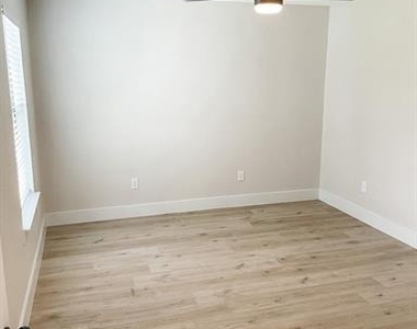 3211 N Central - Photo Thumbnail 5