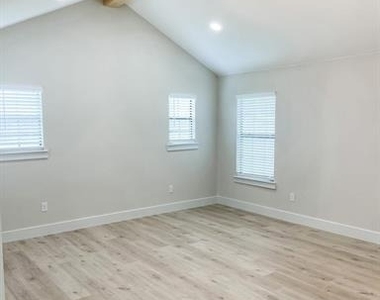 3211 N Central - Photo Thumbnail 4