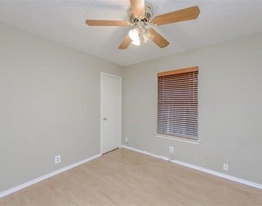 1902 Lee Drive - Photo Thumbnail 16