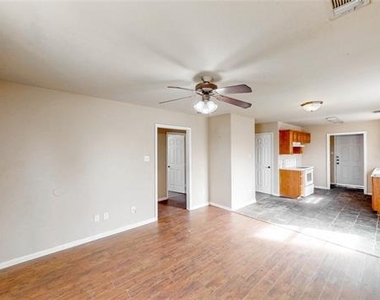 701 E College Street - Photo Thumbnail 5