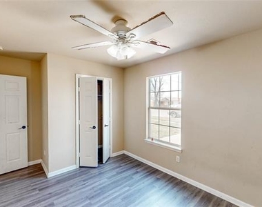 701 E College Street - Photo Thumbnail 17