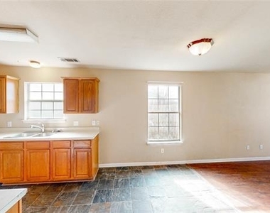 701 E College Street - Photo Thumbnail 8