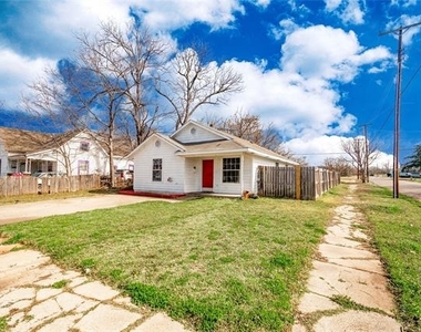 701 E College Street - Photo Thumbnail 1