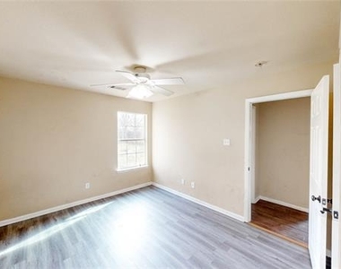 701 E College Street - Photo Thumbnail 16