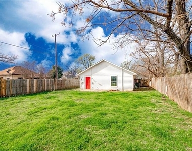 701 E College Street - Photo Thumbnail 19