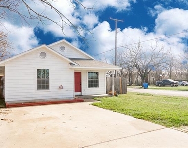 701 E College Street - Photo Thumbnail 2