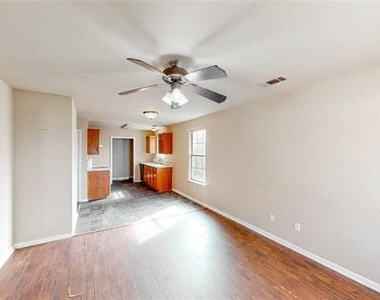 701 E College Street - Photo Thumbnail 3