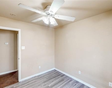 701 E College Street - Photo Thumbnail 13