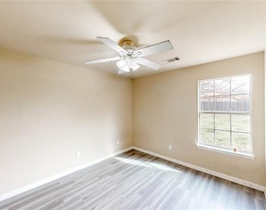 701 E College Street - Photo Thumbnail 10