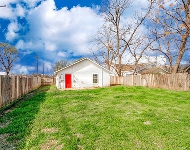 701 E College Street - Photo Thumbnail 20