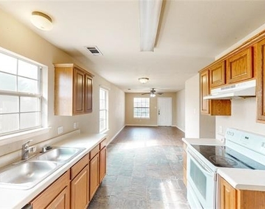 701 E College Street - Photo Thumbnail 11