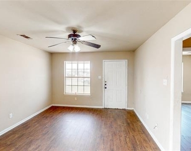 701 E College Street - Photo Thumbnail 6