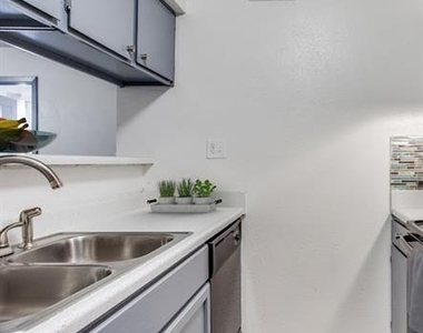 601 Bellaire Drive - Photo Thumbnail 2