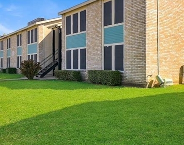 601 Bellaire Drive - Photo Thumbnail 12