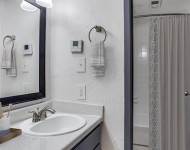 601 Bellaire Drive - Photo Thumbnail 7