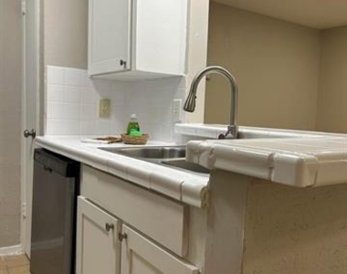 2800 W Pioneer Drive - Photo Thumbnail 3