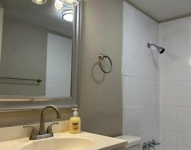 2800 W Pioneer Drive - Photo Thumbnail 7