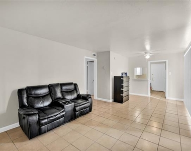 2800 W Pioneer Drive - Photo Thumbnail 9