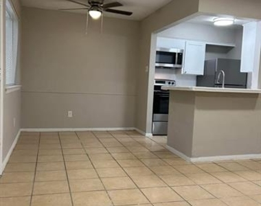 2800 W Pioneer Drive - Photo Thumbnail 4