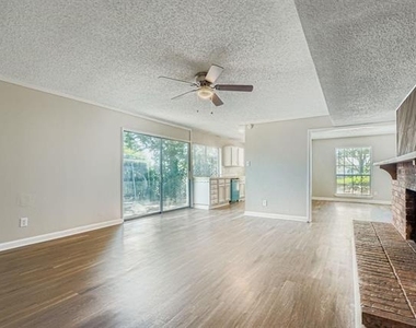 9117 Fairmont Circle - Photo Thumbnail 3