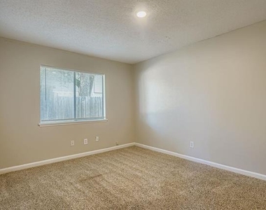 9117 Fairmont Circle - Photo Thumbnail 8