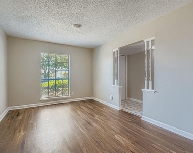 9117 Fairmont Circle - Photo Thumbnail 6