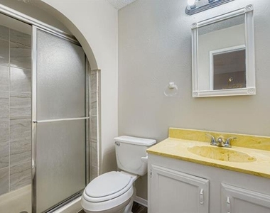 9117 Fairmont Circle - Photo Thumbnail 16