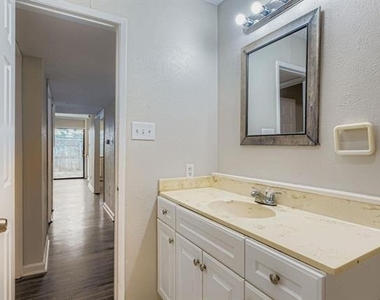 9117 Fairmont Circle - Photo Thumbnail 9