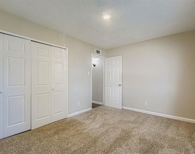 9117 Fairmont Circle - Photo Thumbnail 11