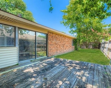 9117 Fairmont Circle - Photo Thumbnail 18